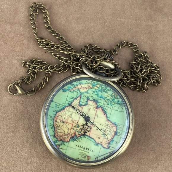 Vintage  Pendant, Purse or Pocket Watch reveals an ancient map of Australia - Picture 3 of 4